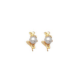 Stud Earrings with Pearl in 14K Gold and Screw Backing